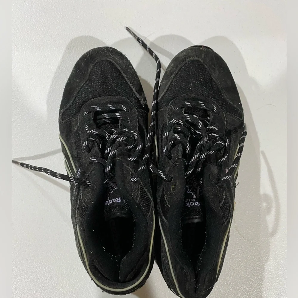 Reebok sneakers 7.5